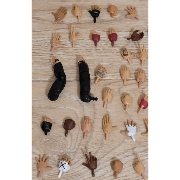 Huge Lot Of 93 WWE Mattel Elite, Jakks Pacific Hands And Arms Pre-owned Loose - Picture 2 of 4